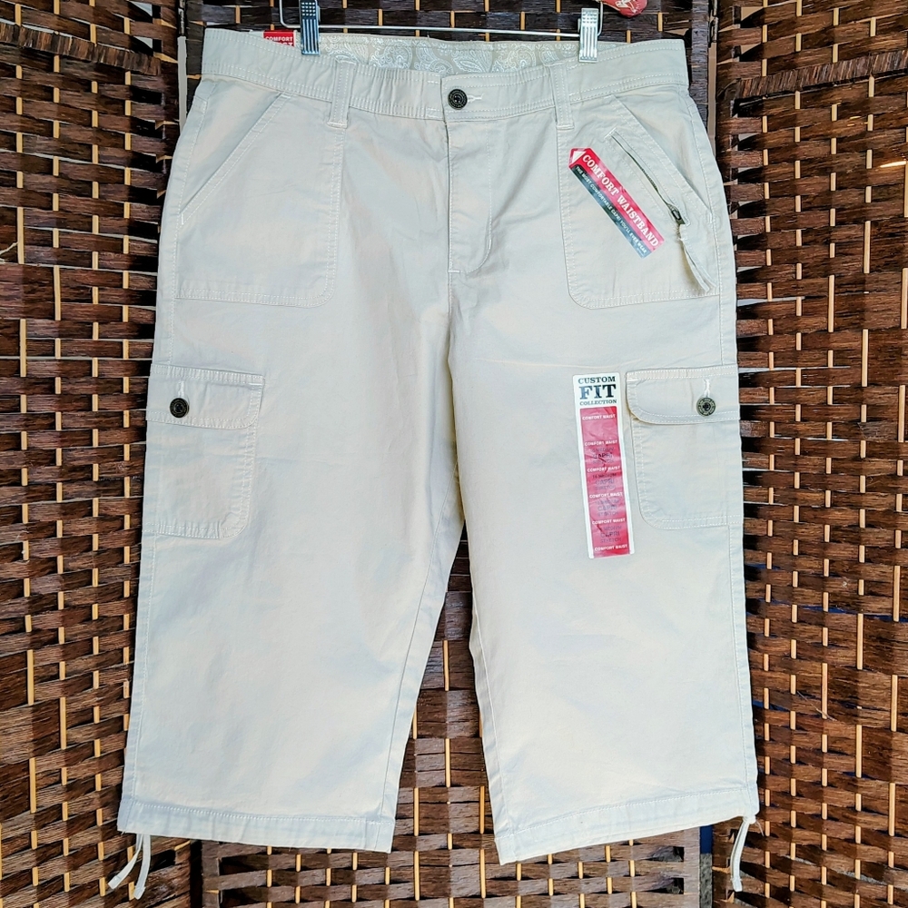 Lee Comfort Fit Capri Just Below The Waist